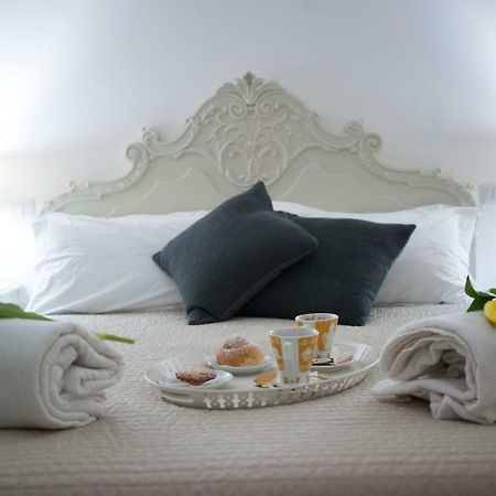 Casa Vacanza "Al Vicolo Delle Colonne" Salerno Eksteriør bilde