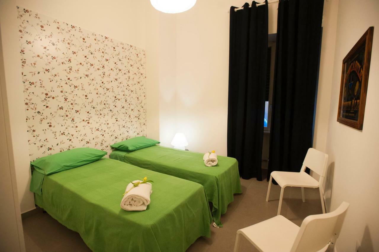 Casa Vacanza "Al Vicolo Delle Colonne" Salerno Eksteriør bilde