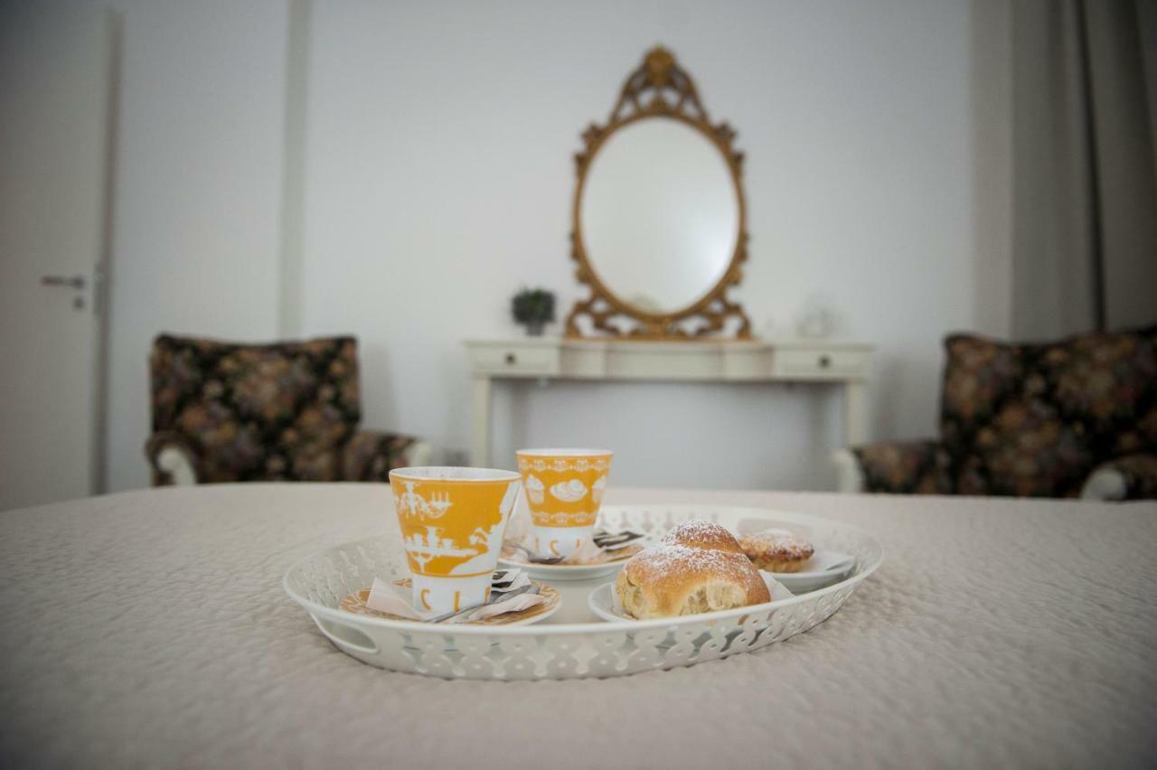 Casa Vacanza "Al Vicolo Delle Colonne" Salerno Eksteriør bilde