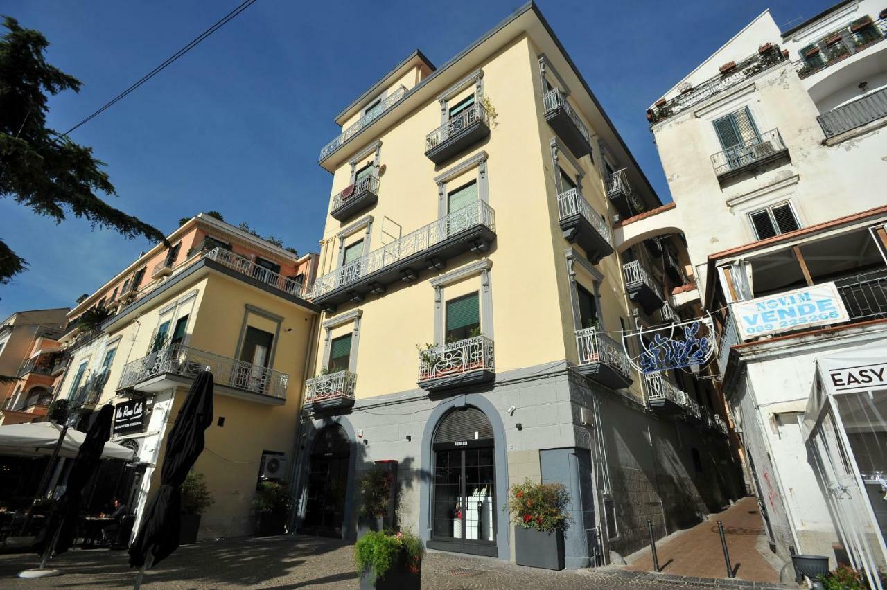 Casa Vacanza "Al Vicolo Delle Colonne" Salerno Eksteriør bilde