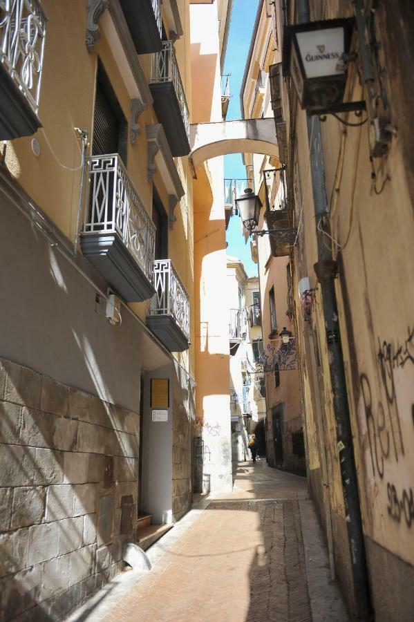 Casa Vacanza "Al Vicolo Delle Colonne" Salerno Eksteriør bilde