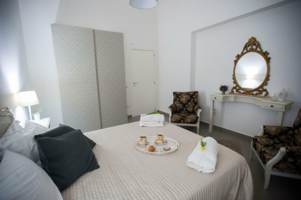Casa Vacanza "Al Vicolo Delle Colonne" Salerno Eksteriør bilde