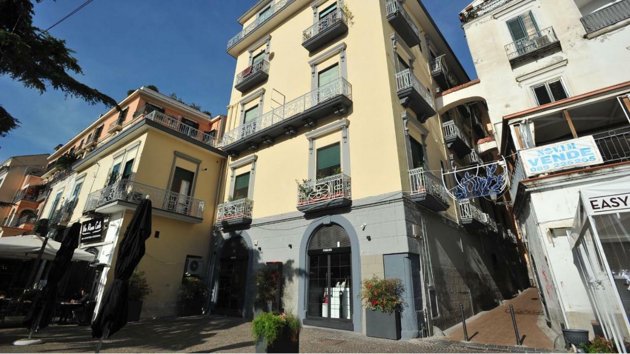 Casa Vacanza "Al Vicolo Delle Colonne" Salerno Eksteriør bilde